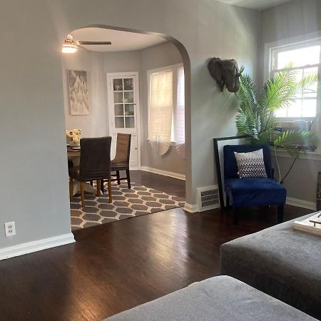 Cozy, Upstairs Apartment Pets Welcome With Fee Family Friendly Close To Everything Cleveland Eksteriør bilde