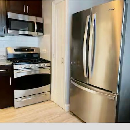 Cozy, Upstairs Apartment Pets Welcome With Fee Family Friendly Close To Everything Cleveland Eksteriør bilde