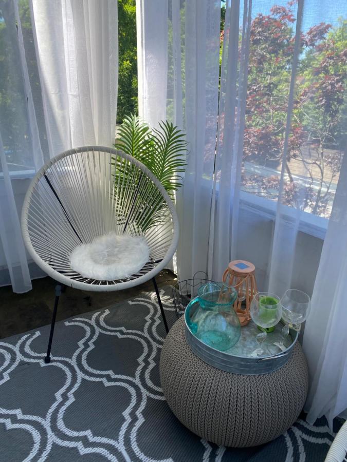 Cozy, Upstairs Apartment Pets Welcome With Fee Family Friendly Close To Everything Cleveland Eksteriør bilde