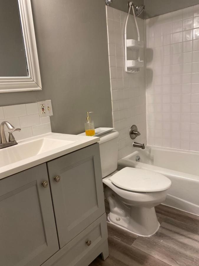 Cozy, Upstairs Apartment Pets Welcome With Fee Family Friendly Close To Everything Cleveland Eksteriør bilde