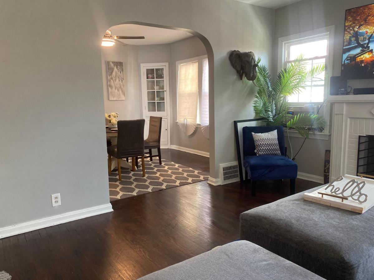 Cozy, Upstairs Apartment Pets Welcome With Fee Family Friendly Close To Everything Cleveland Eksteriør bilde