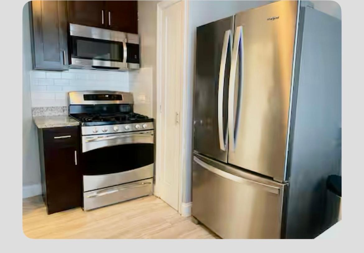 Cozy, Upstairs Apartment Pets Welcome With Fee Family Friendly Close To Everything Cleveland Eksteriør bilde